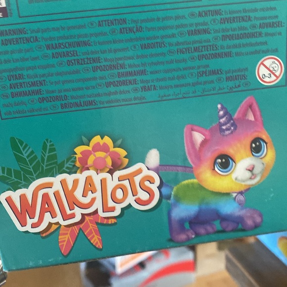 FurReal Walk a Lots rainbow cat4+ - Picture 9 of 10